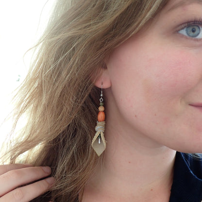 grote handgemaakte unieke oorbellen met blad vorm en hout 