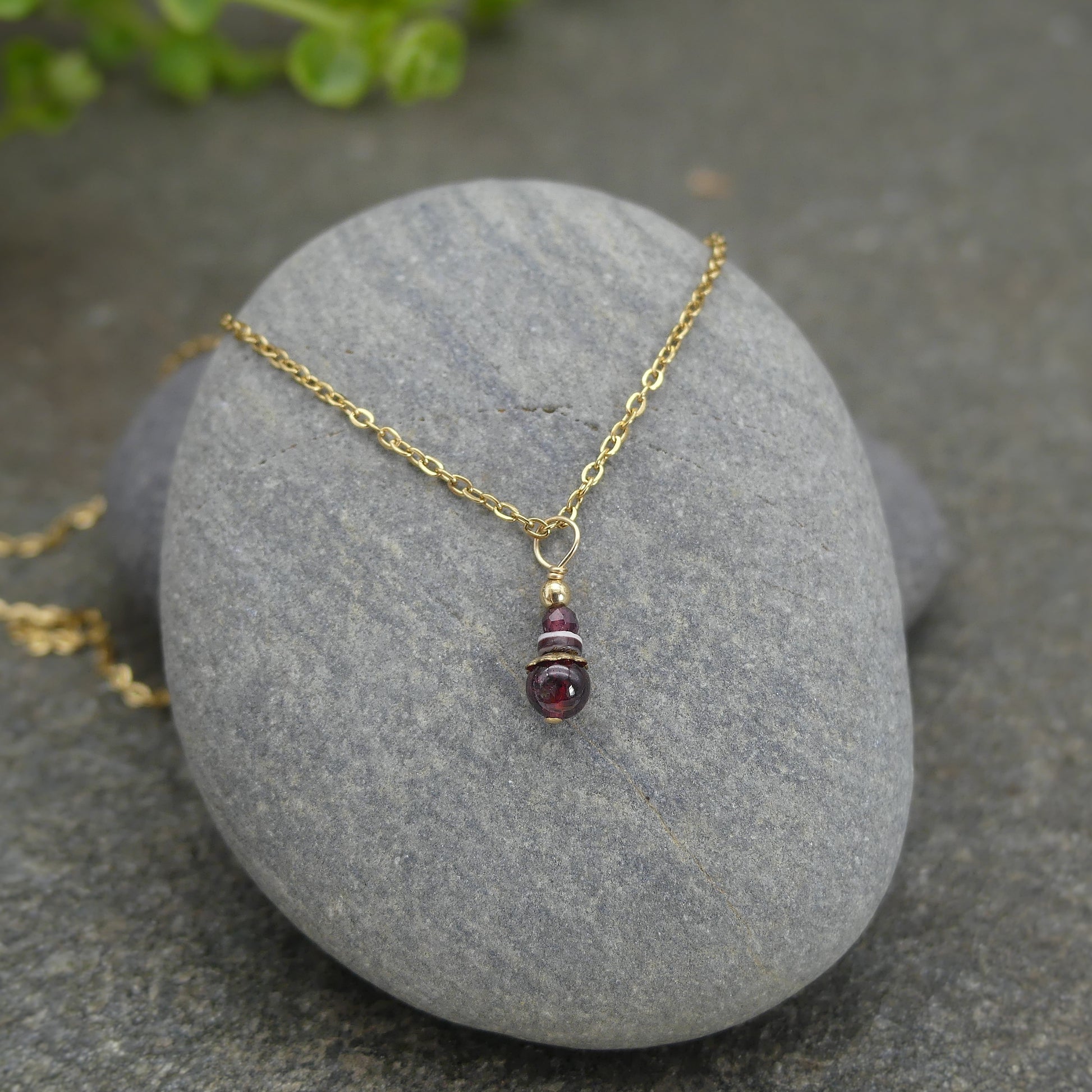 handgemaakte ketting met granaat edelsteen voor herfsttype