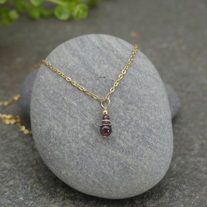 handgemaakte ketting met granaat edelsteen voor herfsttype