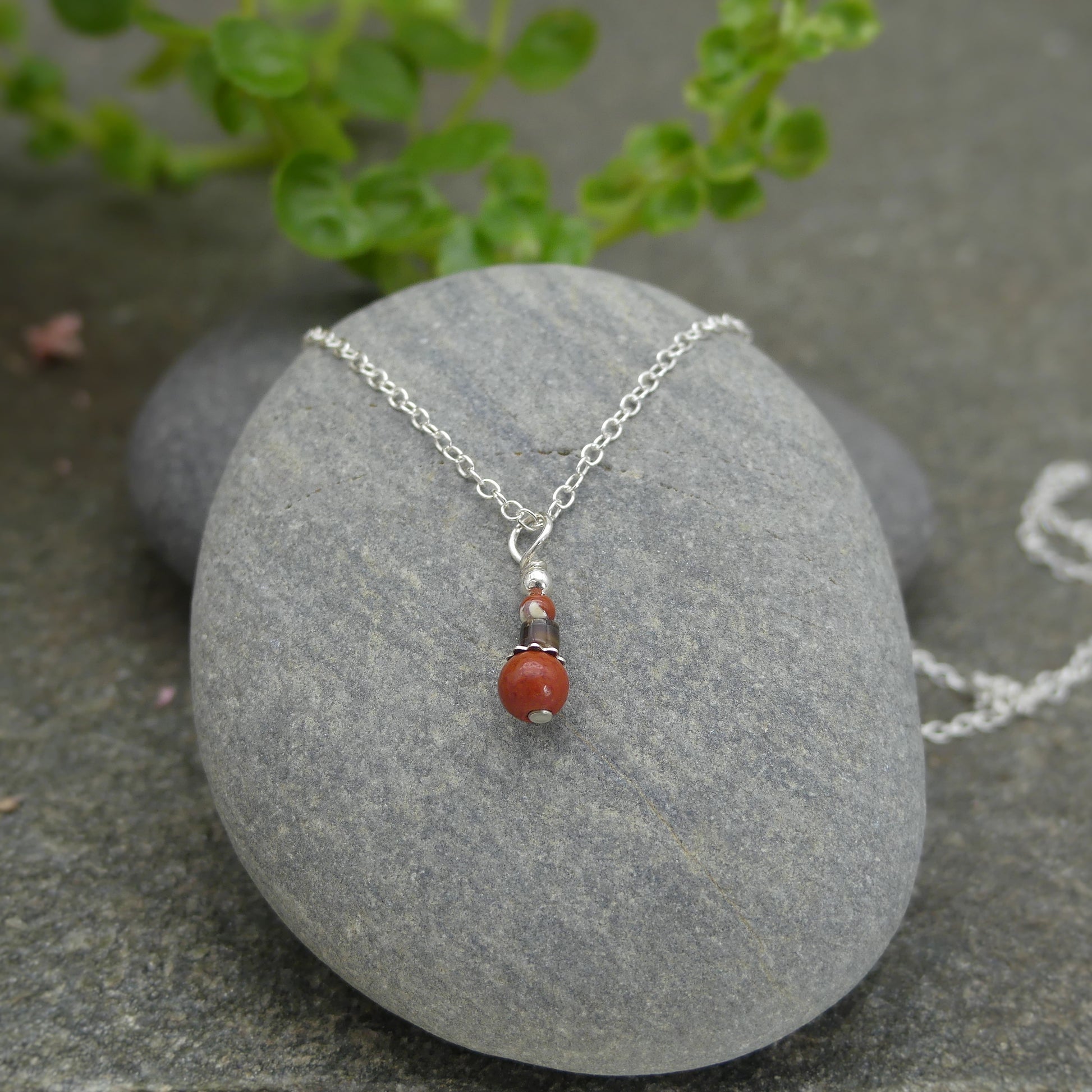 minimalistische ketting van zilver met jaspis edelsteen hangertje