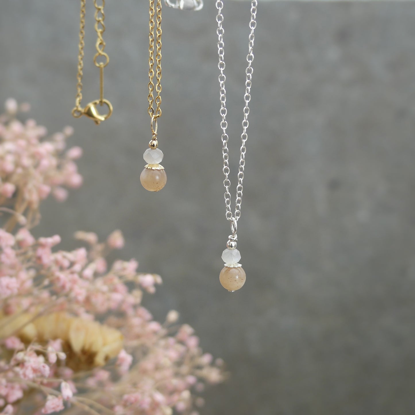 handgemaakte ketting met maansteen perzik roze