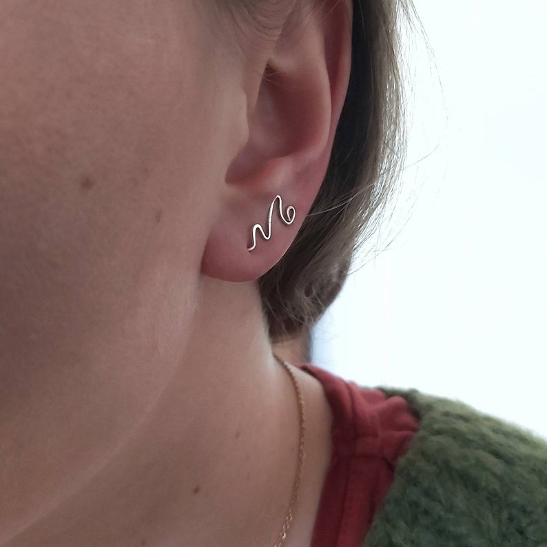 zilveren oorklimmer van voor af organische vorm