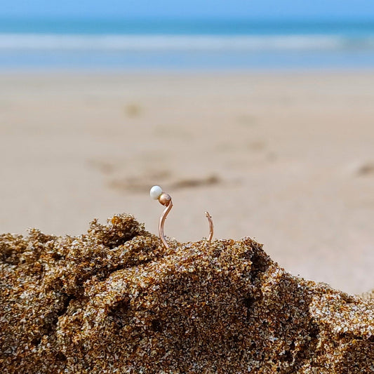rosé gouden parel oorbel voor helix